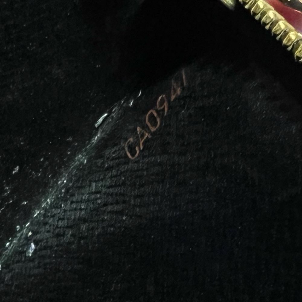 Louis Vuitton black Epi Sarah Wallet - Picture 13 of 13